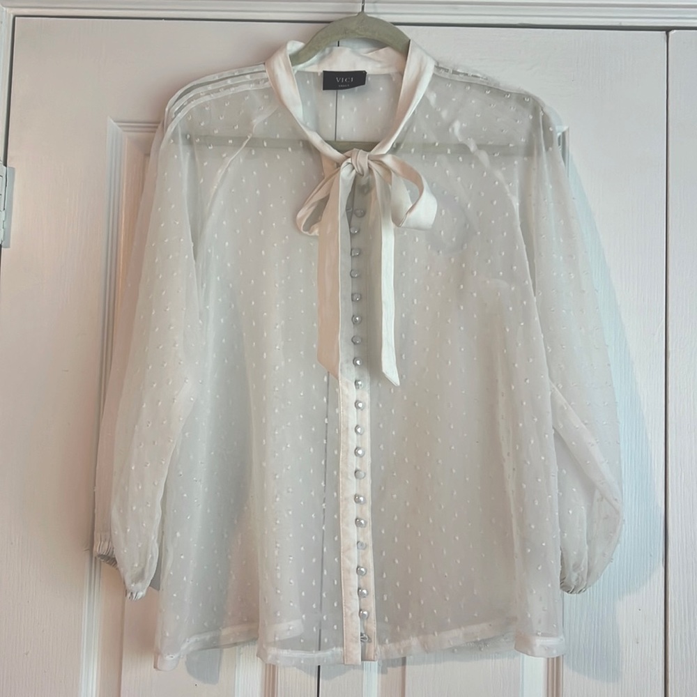 Shear shite top with buttons